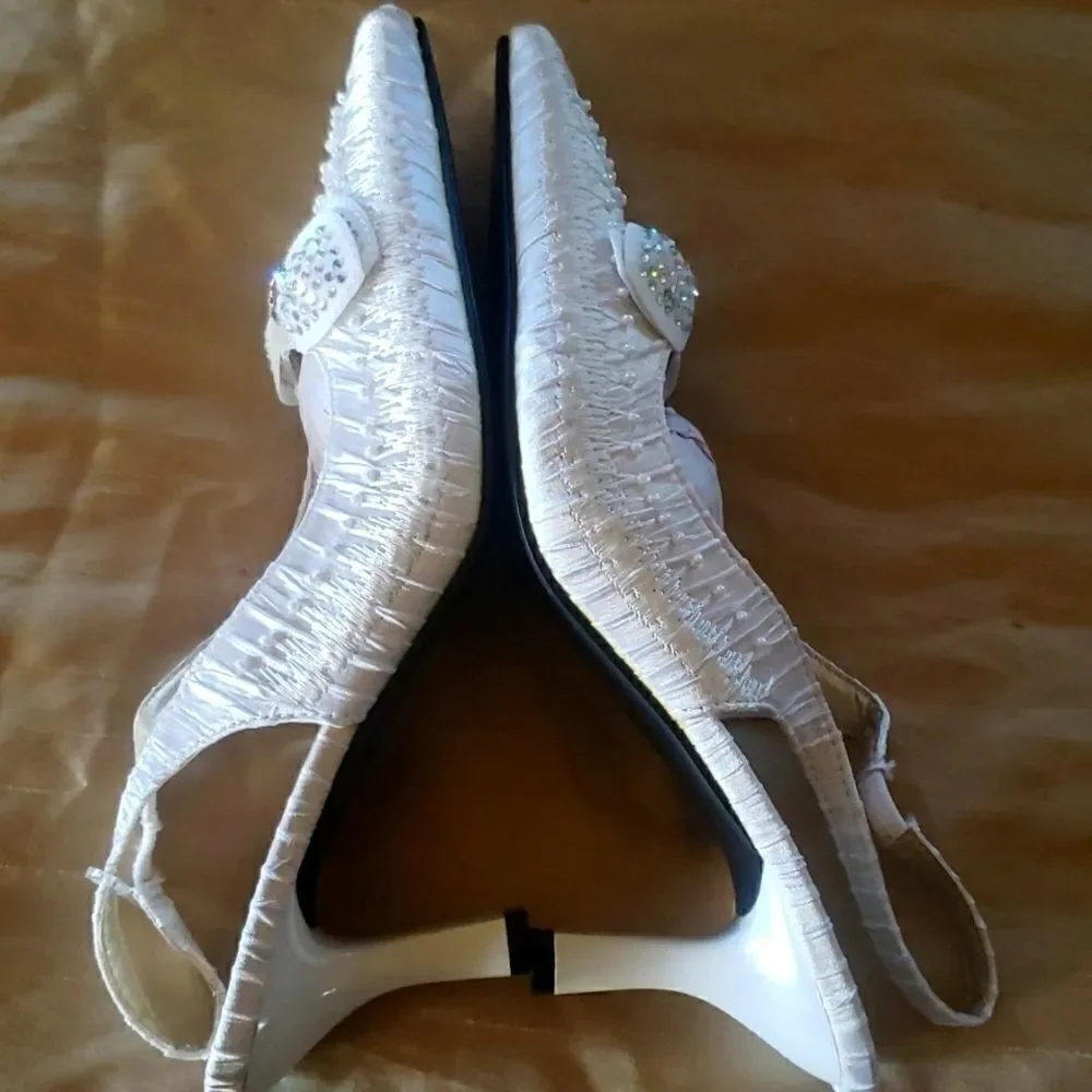 NWOT Ladies Designer Pumps by JOHN FASHION
